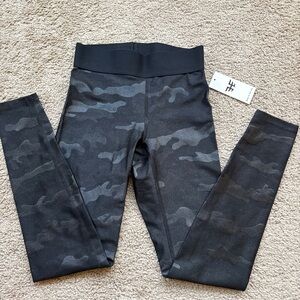HEROINE SPORT WOMEN'S STARDUST CAMO BLACK LEGGINGS SIZE XS